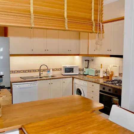 Sunset - Fantastic 1 Bedroom Sleeps 4 In Amazing Complex Apartmán *